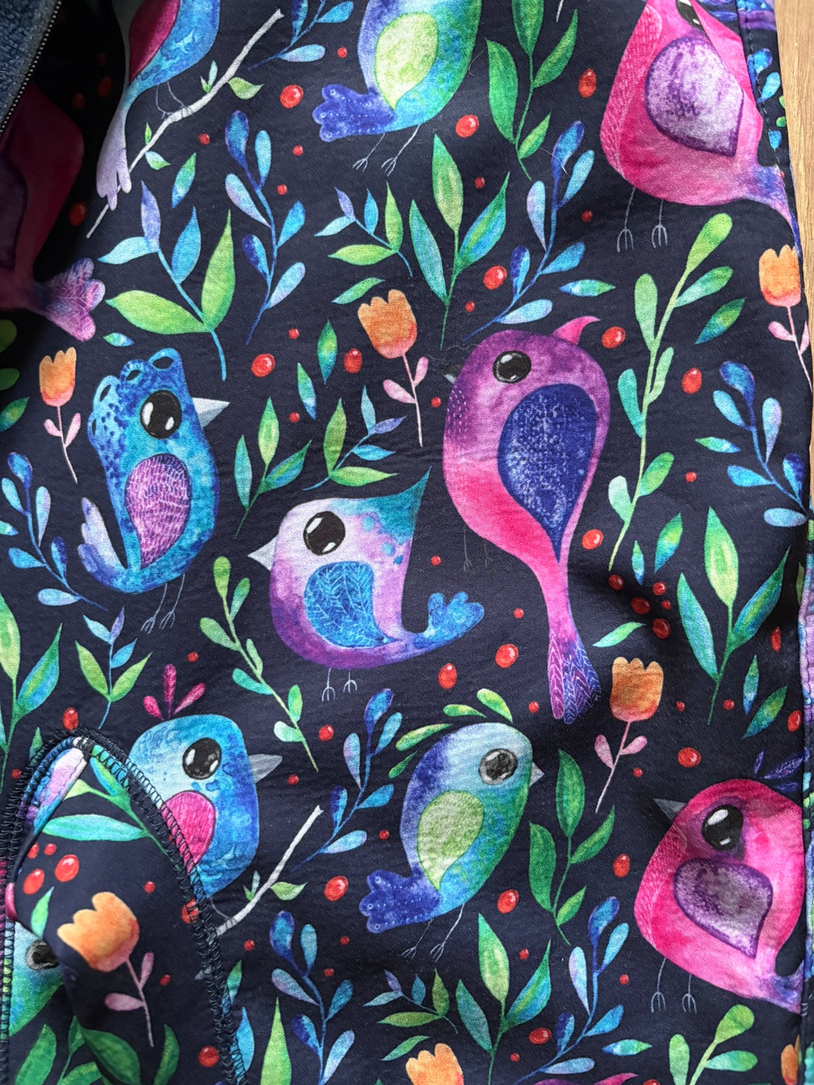 Detail kleurrijk vogelpatroon